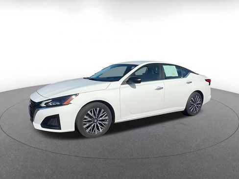 Used 2025 Nissan Altima 2.5 SV FWD image 8