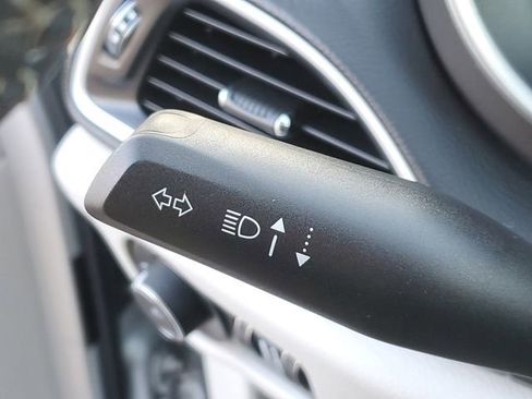 Used 2024 Chrysler Pacifica Touring-L image 16