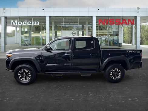 Used 2021 Toyota Tacoma TRD Off-Road w/ TRD Premium Off Road Package AWD/4WD image 2