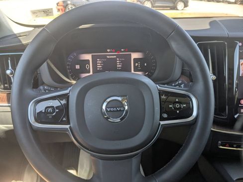 Used 2023 Volvo XC60 B5 Ultimate w/ Climate Package FWD image 19