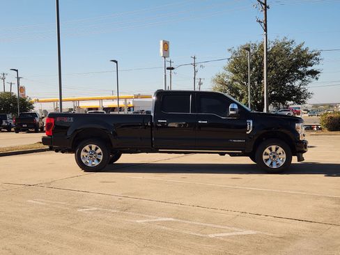 Used 2022 Ford F350 Platinum w/ FX4 Off-Road Package image 7