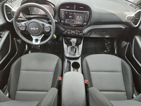 Used 2023 Kia Soul LX FWD image 5