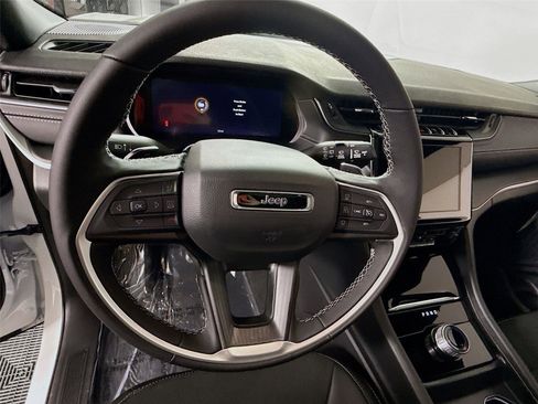 New 2025 Jeep Grand Cherokee L Altitude image 6