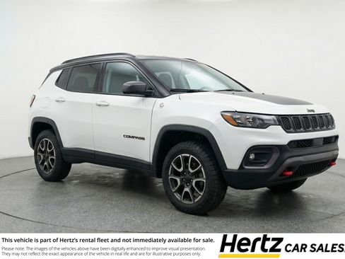 Used 2025 Jeep Compass Trailhawk AWD/4WD image 1