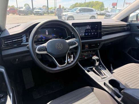 Used 2025 Volkswagen Jetta S image 5