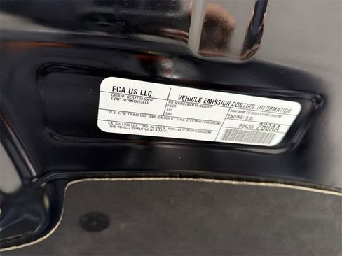 Used 2024 Chrysler Pacifica Select image 9