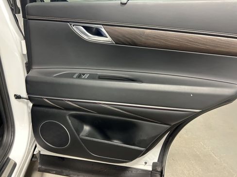 Used 2024 Genesis GV80 2.5T image 12