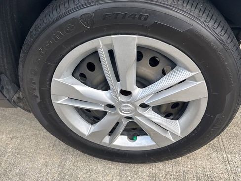 Used 2024 Nissan Kicks S image 9