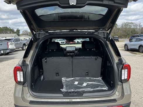 New 2026 Ford Explorer ST w/ Sun And Sound Package image 6