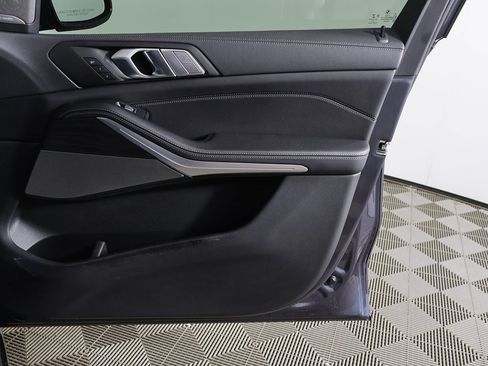 Used 2022 BMW X7 xDrive40i w/ M Sport Package image 27
