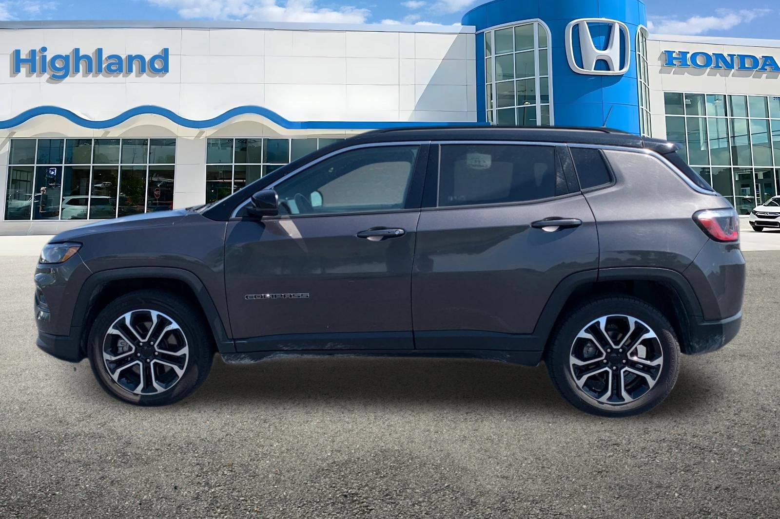 Used 2024 Jeep Compass Limited AWD/4WD image 2