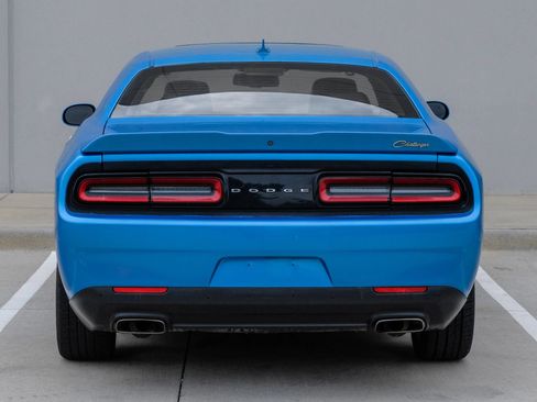 Used 2015 Dodge Challenger SXT Plus RWD image 10