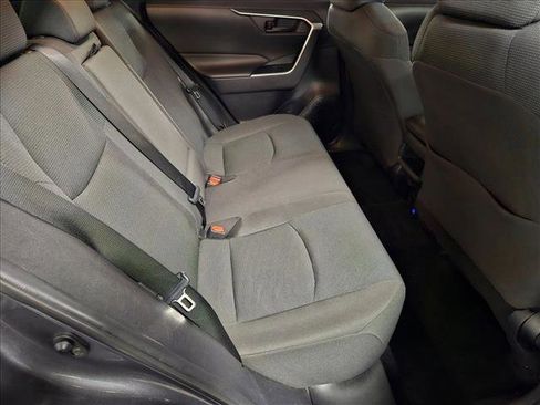 Used 2020 Toyota RAV4 LE image 18