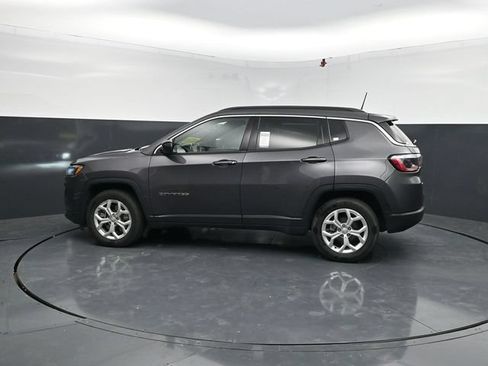 Used 2024 Jeep Compass Latitude AWD/4WD image 4