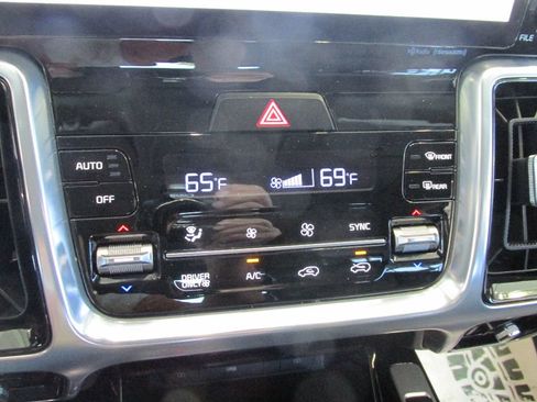 Used 2022 Kia Sorento SX image 24