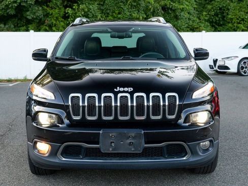 Used 2017 Jeep Cherokee Limited image 2