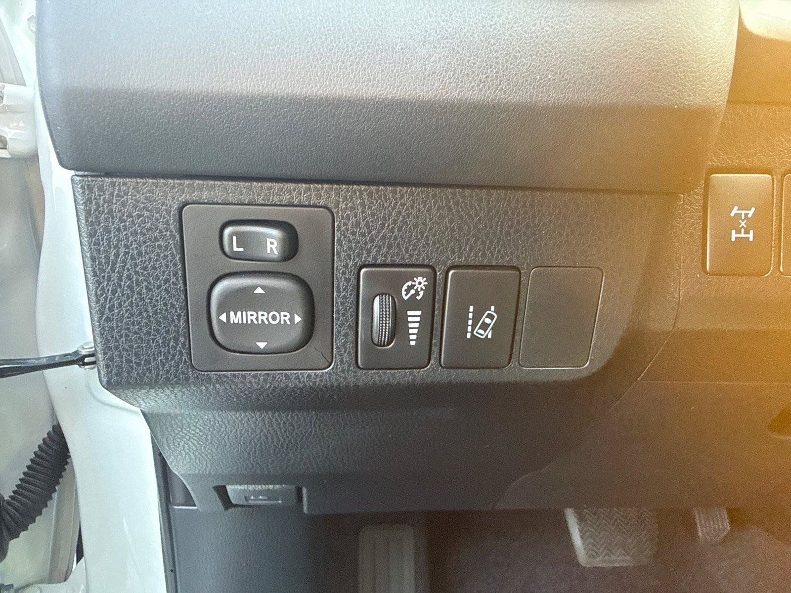 Used 2018 Toyota RAV4 LE w/ Carpet Mat Package AWD/4WD image 12