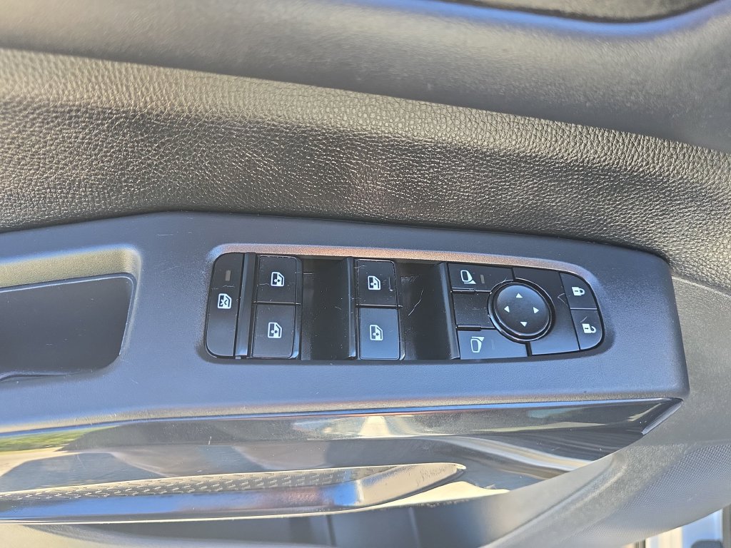 Used 2023 Nissan Pathfinder S AWD/4WD image 23