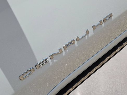 Used 2025 GMC Sierra 2500 Denali Ultimate AWD/4WD image 12