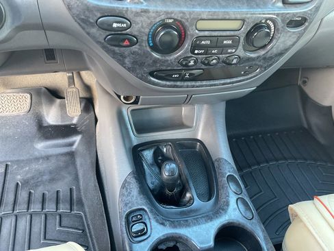 Used 2004 Toyota Sequoia SR5 image 33