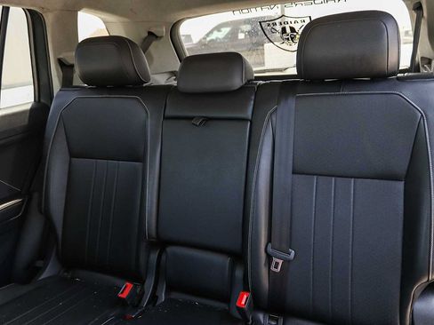 Certified 2022 Volkswagen Tiguan SE FWD image 17