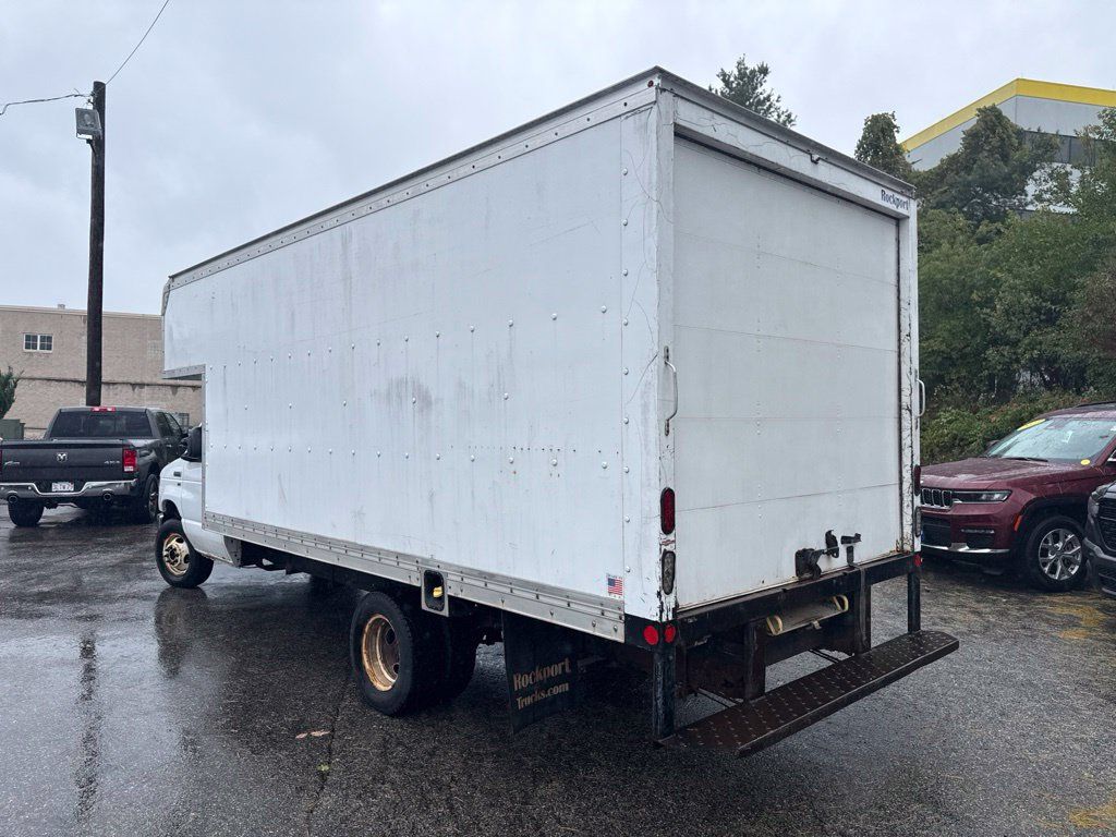 Used 2016 Ford E-350 and Econoline 350 Super Duty RWD image 3