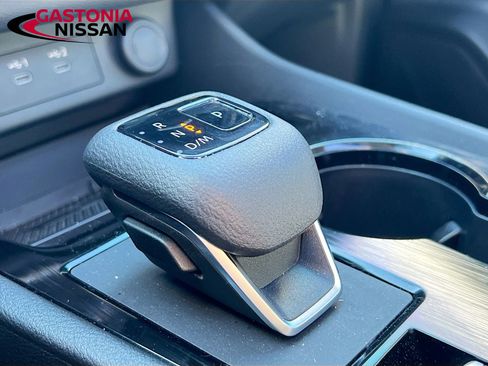 Used 2024 Nissan Rogue SL w/ SL Premium Package image 22