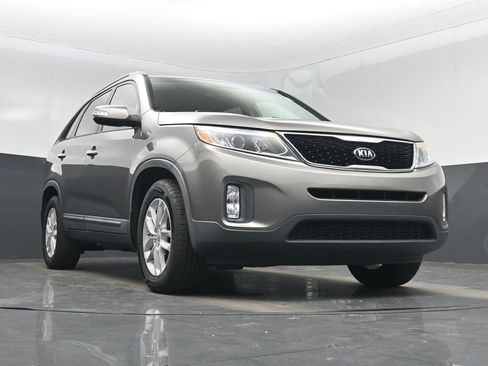 Used 2015 Kia Sorento LX image 41