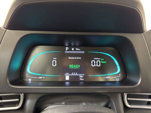 Used 2025 Hyundai Elantra Hybrid FWD image 24