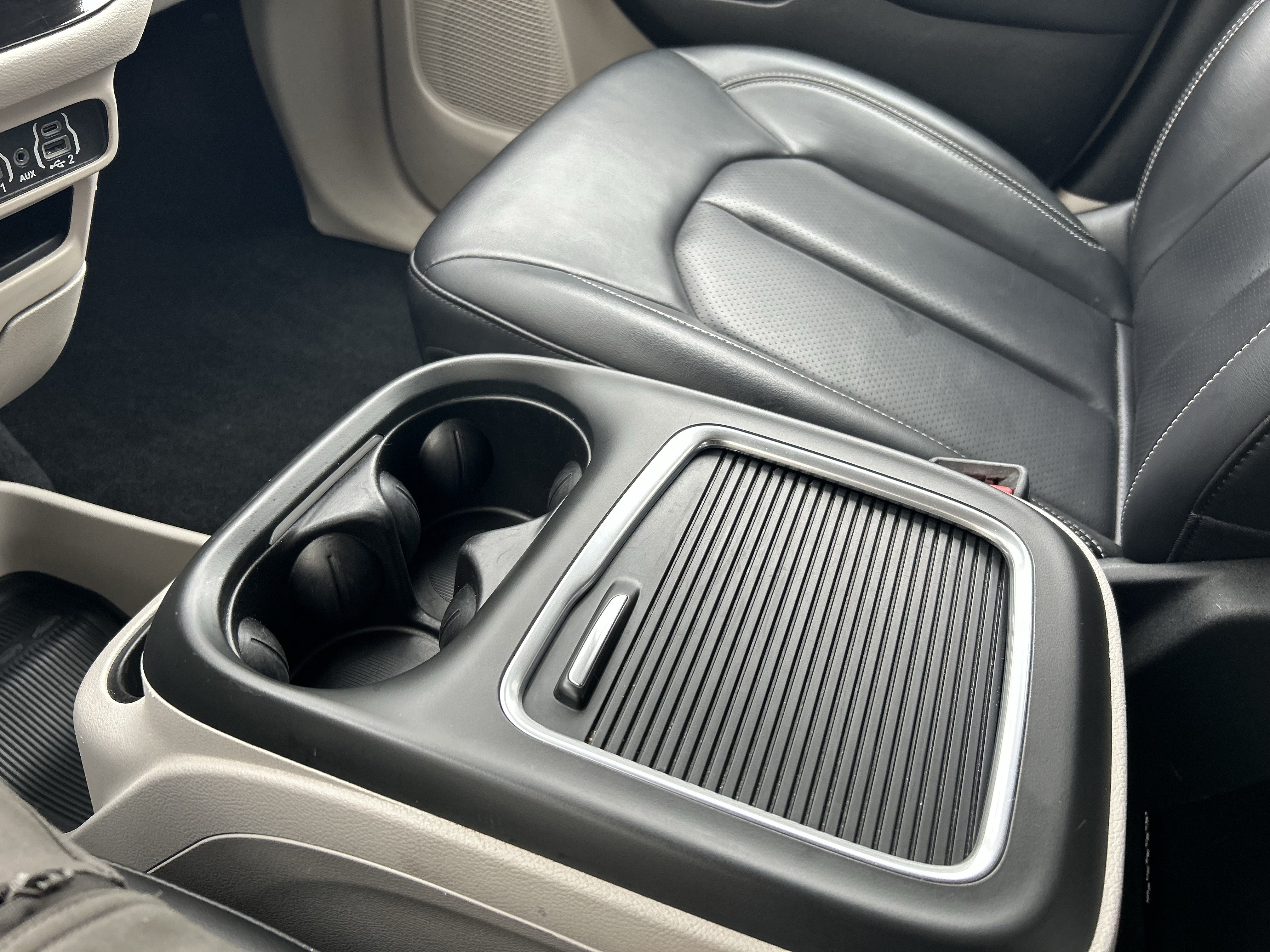 Used 2023 Chrysler Pacifica Touring-L FWD image 23