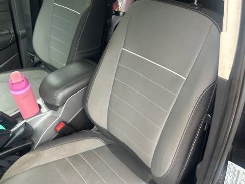 Used 2015 Ford Escape SE image 21