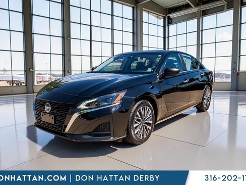 Used 2025 Nissan Altima 2.5 SV FWD image 30