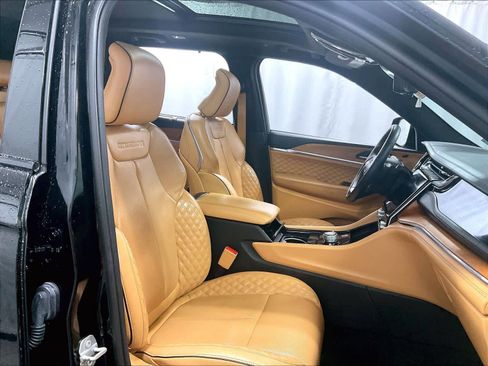Used 2023 Jeep Grand Cherokee Summit image 11