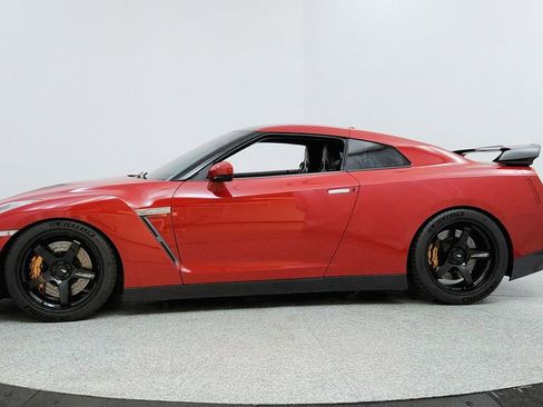 Used 2009 Nissan GT-R Premium image 2