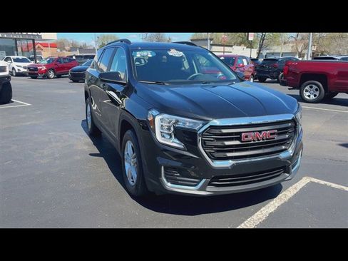 Certified 2023 GMC Terrain SLE w/ Driver Convenience Package image 3