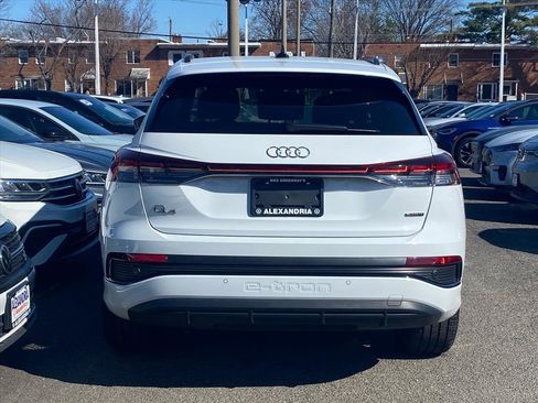 Used 2023 Audi Q4 e-tron Premium w/ Convenience Package image 4