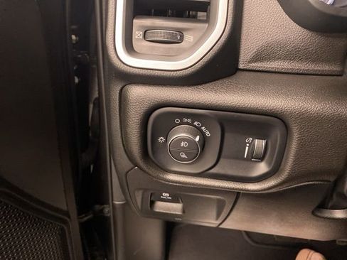 Used 2022 RAM 1500 Big Horn AWD/4WD image 16
