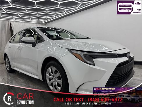 Used 2023 Toyota Corolla LE FWD image 1