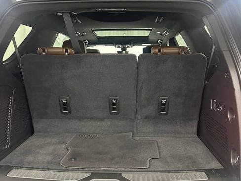 Used 2021 Chevrolet Tahoe High Country w/ Premium Package AWD/4WD image 31