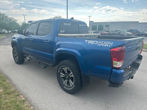 Used 2017 Toyota Tacoma TRD Sport w/ Premium & Technology Package AWD/4WD image 11