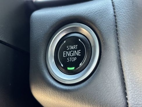 Used 2024 GMC Yukon SLT image 13