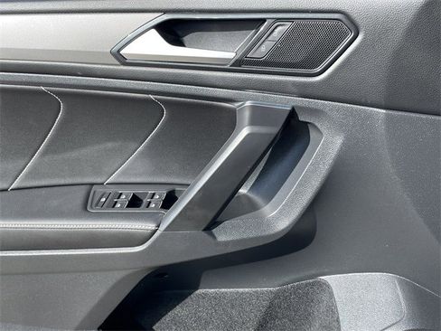 Used 2022 Volkswagen Tiguan SE image 23