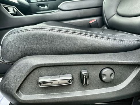 Used 2025 Honda Pilot Touring image 16