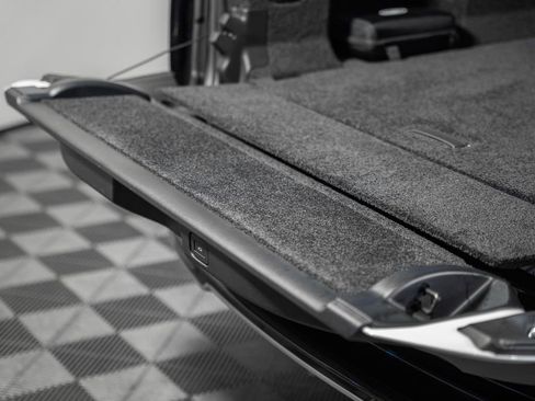 Used 2025 Land Rover Range Rover SE image 10