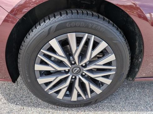 Used 2023 Nissan Altima 2.5 SV w/ SV Premium Package AWD/4WD image 13