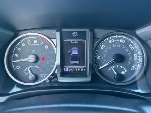 Used 2020 Toyota Tacoma TRD Sport w/ Technology Package RWD image 22