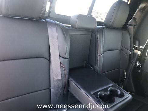 New 2025 Jeep Gladiator Rubicon image 17