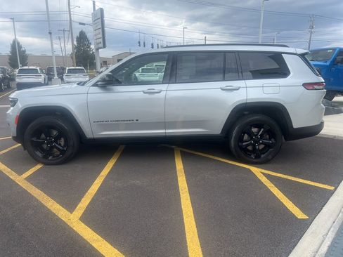 Used 2023 Jeep Grand Cherokee L Laredo AWD/4WD image 8