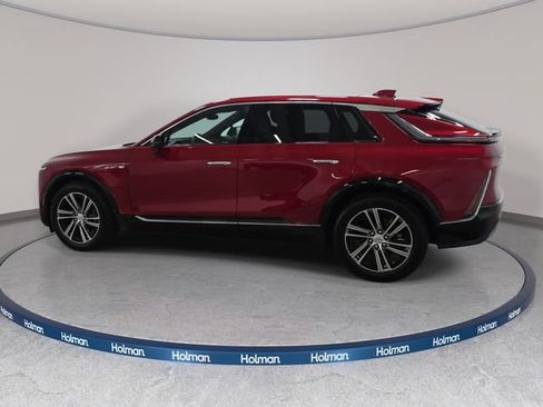 Certified 2024 Cadillac Lyriq Luxury AWD/4WD image 7