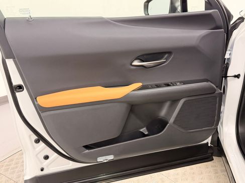 Certified 2025 Lexus UX 300h FWD w/ Accessory Package (Z1) image 15